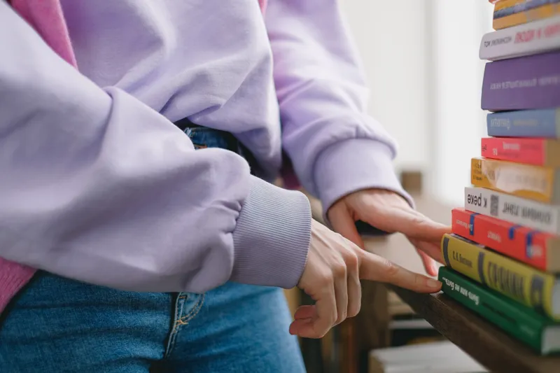 what is the 5 finger rule for choosing books