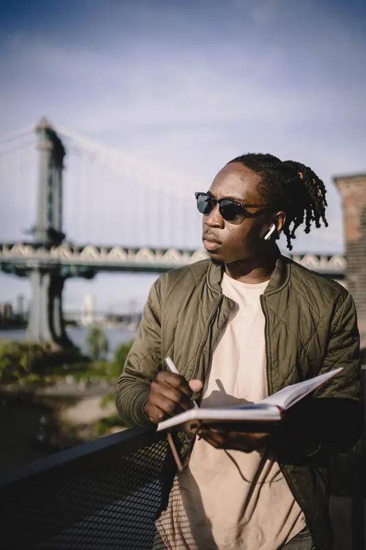 how many hours do writers write a day