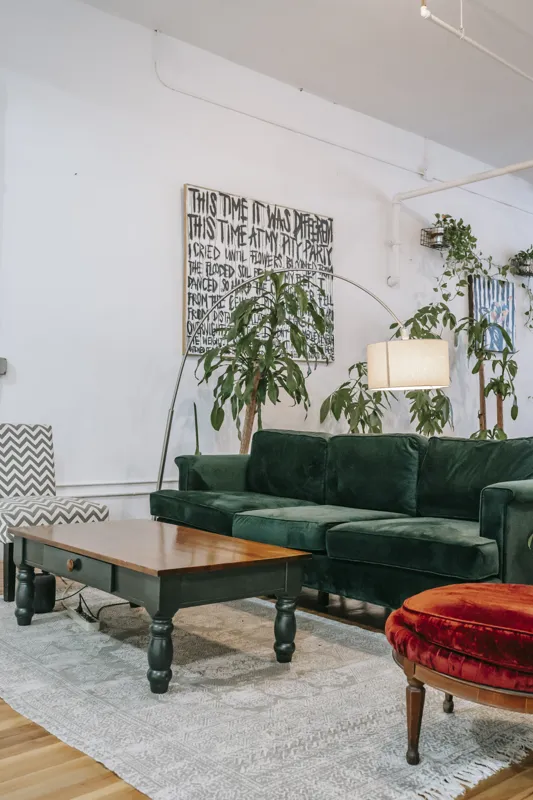 how should the title be punctuated or formatted