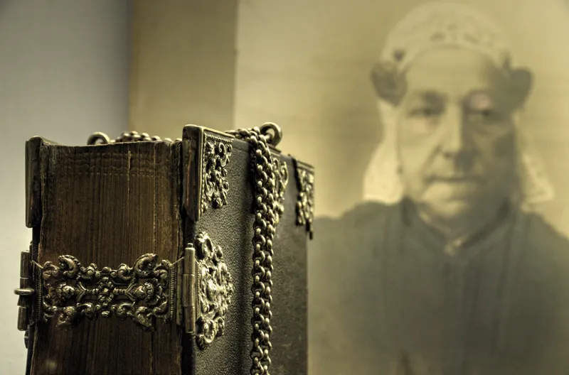 how old is the oldest book in the bible